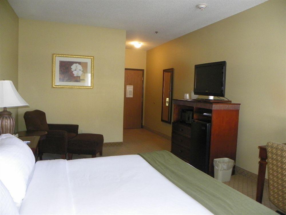 Express By Ihg Hotel Fairfield
